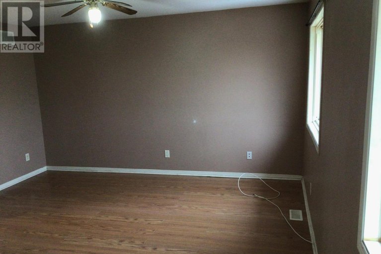 29119256/1586-duplante-avenue/fallingbrookpineridge/ottawa/ontario/K4A4A1_15