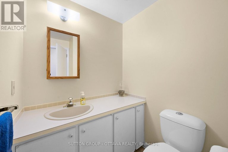 29556235/2391-ogilvie-road/beacon-hill-north/ottawa/ontario/K1J7N4_12