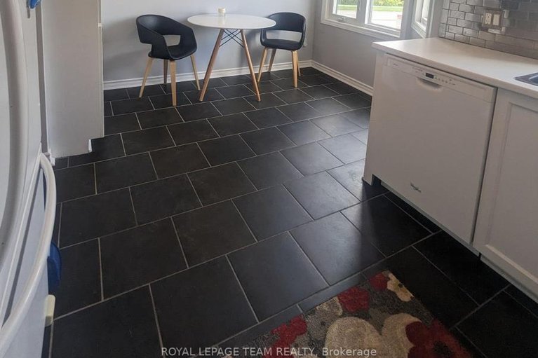 29495843/17b-6010-red-willow-drive/chapel-hill/ottawa/ontario/K1C7H9_6