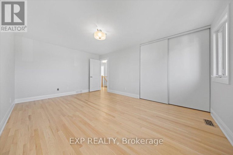 29043972/18-ivylea-street/craig-henrywoodvale/ottawa/ontario/K2G4X5_17