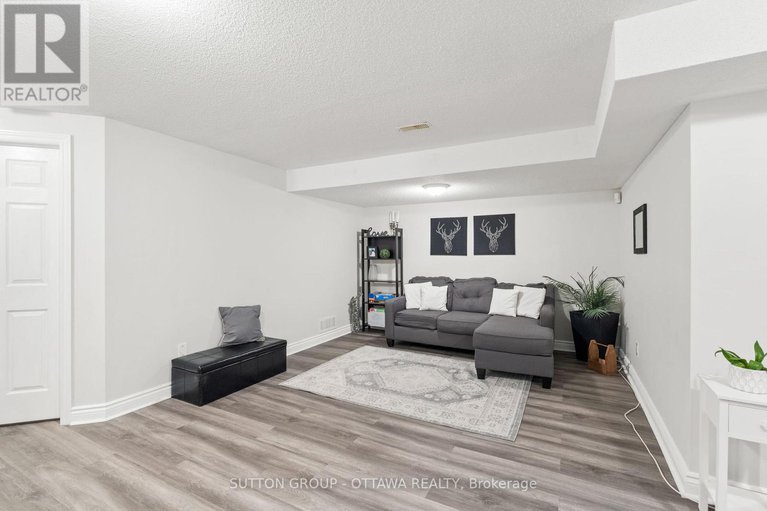 28401647/324-horseshoe-crescent-e/stittsville-north/ottawa/ontario/K2S0B6_23
