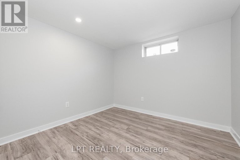 28384629/5-attwood-crescent/city-viewskylinefisher-heightsparkwood-hills/ottawa/ontario/K2E5B1_30