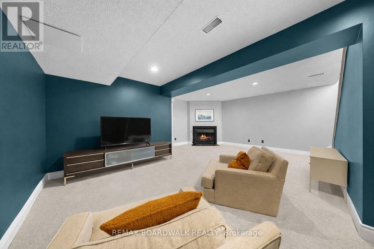 29576732/567-latour-crescent/fallingbrookgardenway-south/ottawa/ontario/K4A1P3_33