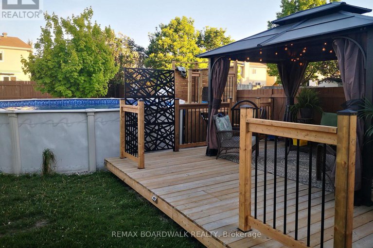 29374178/2094-sunland-drive/fallingbrookgardenway-south/ottawa/ontario/K4A3L1_39