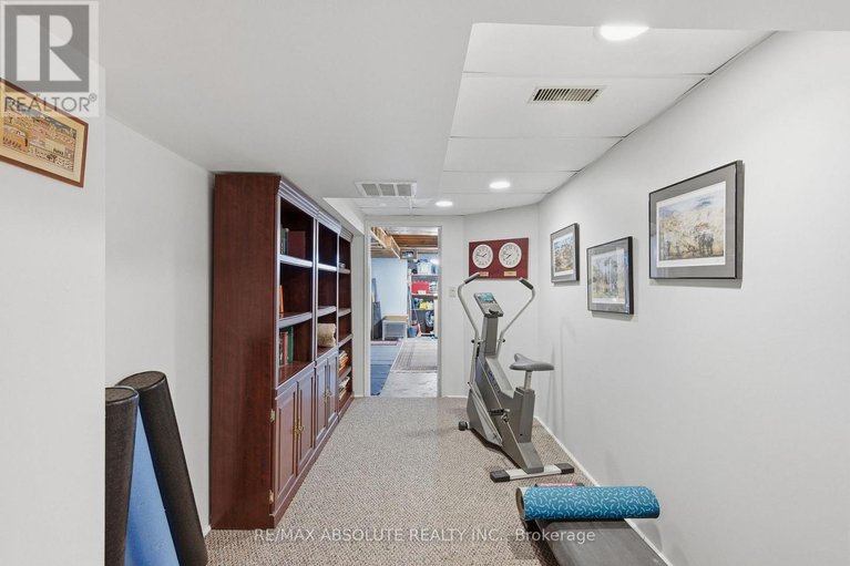 29522201/605-rowanwood-avenue/mckellarhighland/ottawa/ontario/K2A3E3_47