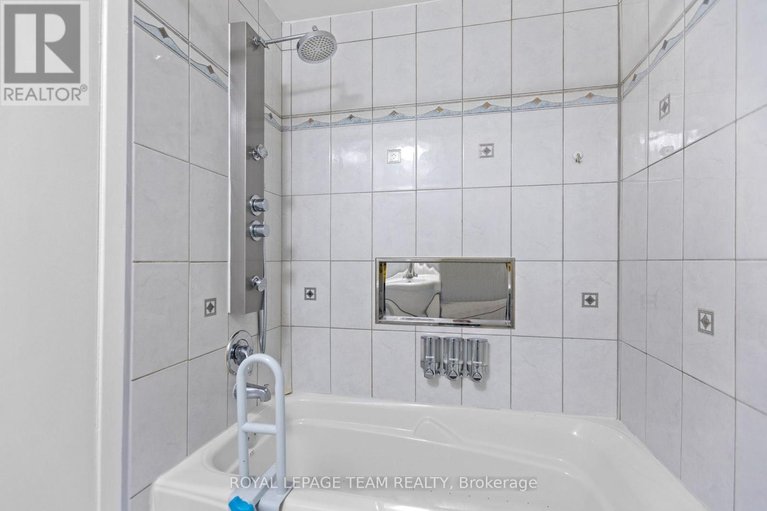 29585057/6356-mary-jane-crescent/chateauneuf/ottawa/ontario/K1C3C2_31