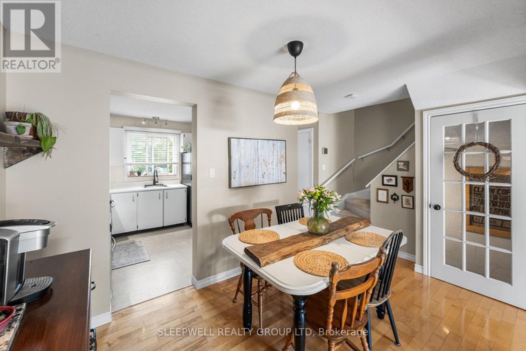 28378169/82-28-barrow-crescent/katimavik/ottawa/ontario/K2L2K1_18