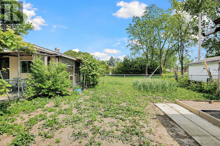 28483641/8-greenwich-avenue/carleton-heights/ottawa/ontario/K2E5E6_29