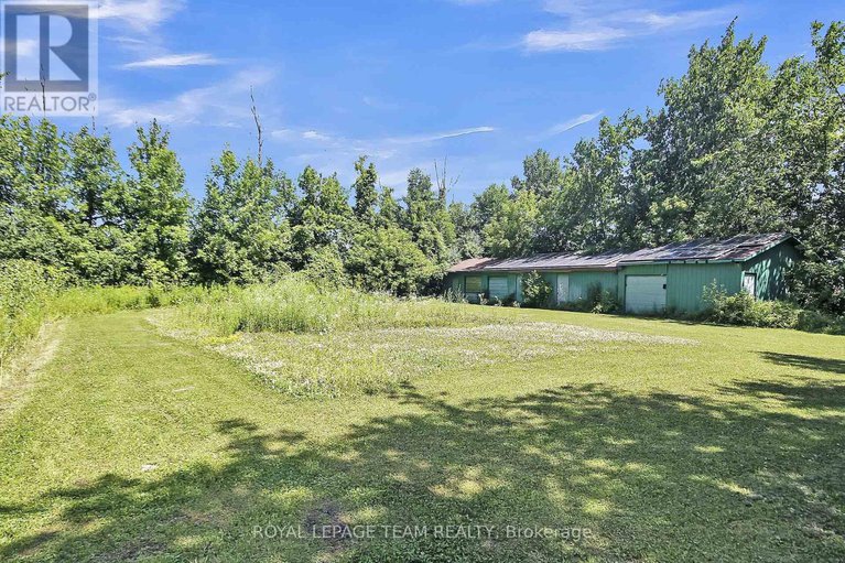 28588730/1429-balmoral-drive-n/cedardale/ottawa/ontario/K1V1H2_10