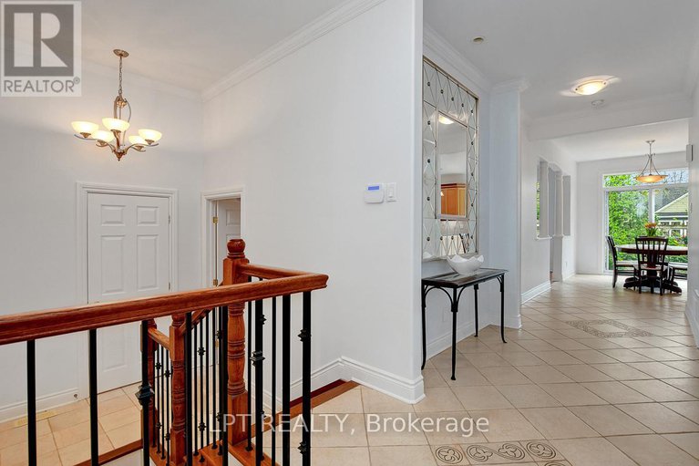 28311107/10a-ashburn-drive/borden-farmstewart-farmcarleton-heightsparkwood-hills/ottawa/ontario/K2E6N3_5