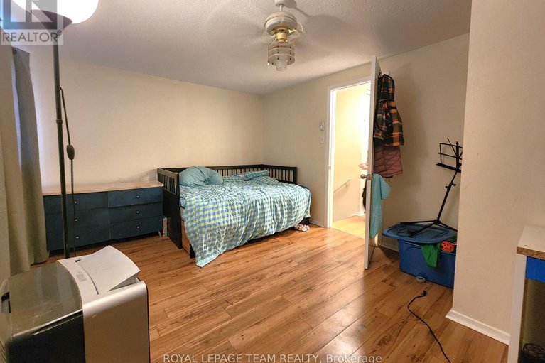 28396854/b-25-bertona-street/craig-henrywoodvale/ottawa/ontario/K2G4G7_15
