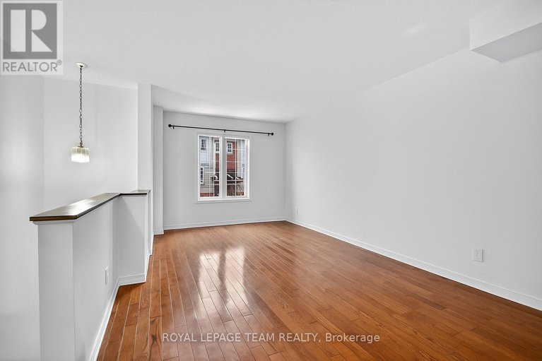 29224353/114-wharhol-private/westcliffe-estates/ottawa/ontario/K2H1G6_5