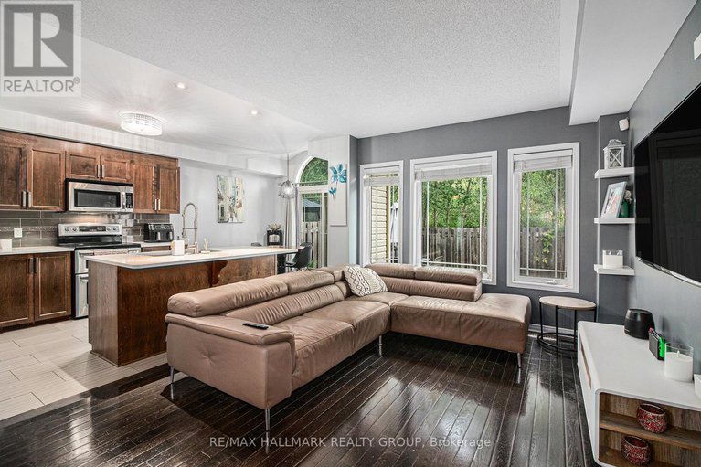 28598601/716-percifor-way/mer-bleuebradley-estatesanderson-park/ottawa/ontario/K1W0E4_6
