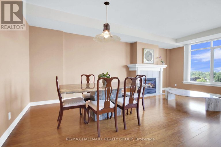 28856481/608-136-darlington-private/hunt-clubwestern-community/ottawa/ontario/K1V0X6_11