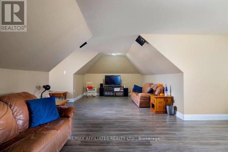 28142173/2284-summerside-drive/manotick-east-to-manotick-station/ottawa/ontario/K4M1B4_35