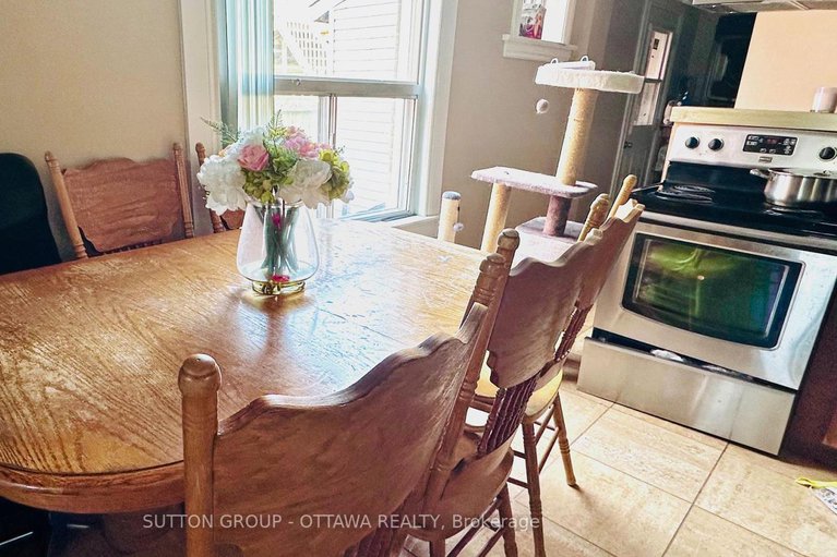 28757381/139-eccles-street/west-centre-town/ottawa/ontario/K1R6S7_5