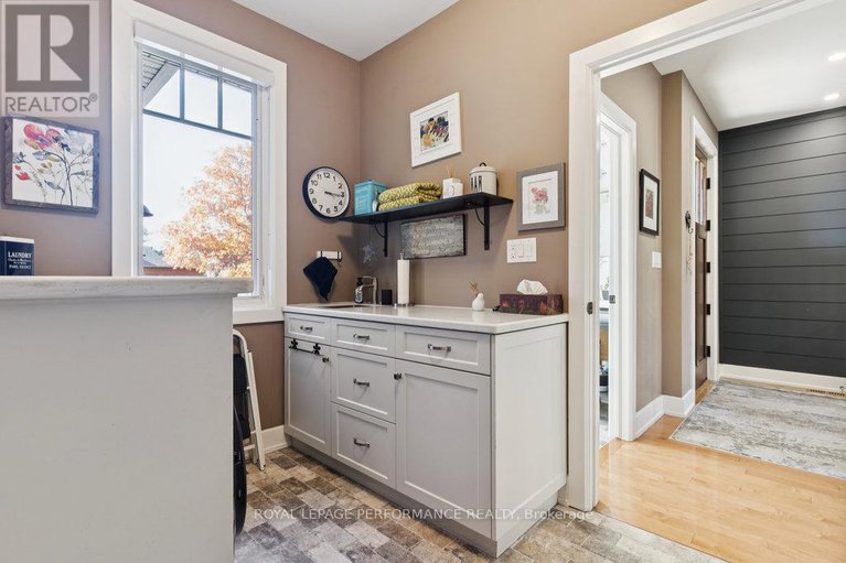 29049198/5-melva-avenue/blossom-parkkemp-parkfindlay-creek/ottawa/ontario/K1T3W9_30