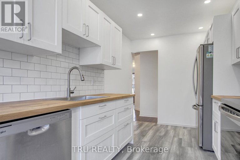 28416739/133-kinross-private/morgans-grantsouth-march/ottawa/ontario/K2K3P9_18