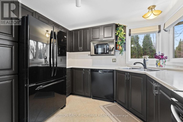 29615591/540-des-conifers-crescent/fallingbrookgardenway-south/ottawa/ontario/K4A3E2_11