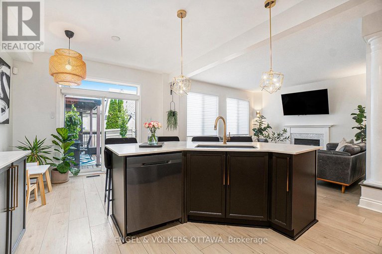 28918373/2399-glandriel-crescent/springridgeeast-village/ottawa/ontario/K4A4T1_11