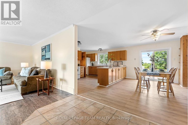 28601734/106-porcupine-trail/dunrobin-shores/ottawa/ontario/K0A1T0_4