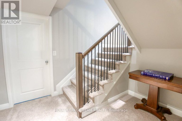 28955797/107-kitsilano-court/bruce-farmgraham-parkqualicumbellands/ottawa/ontario/K2H0B5_21