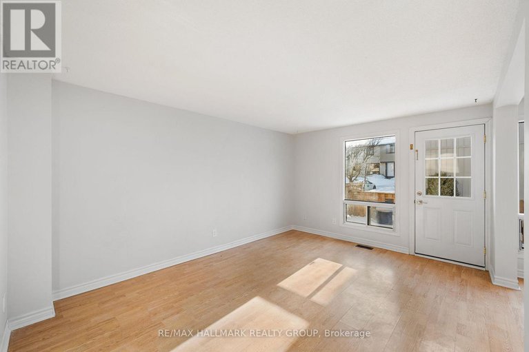 29385711/75-1348-bethamy-lane/beacon-hill-south/ottawa/ontario/K1J8P4_6