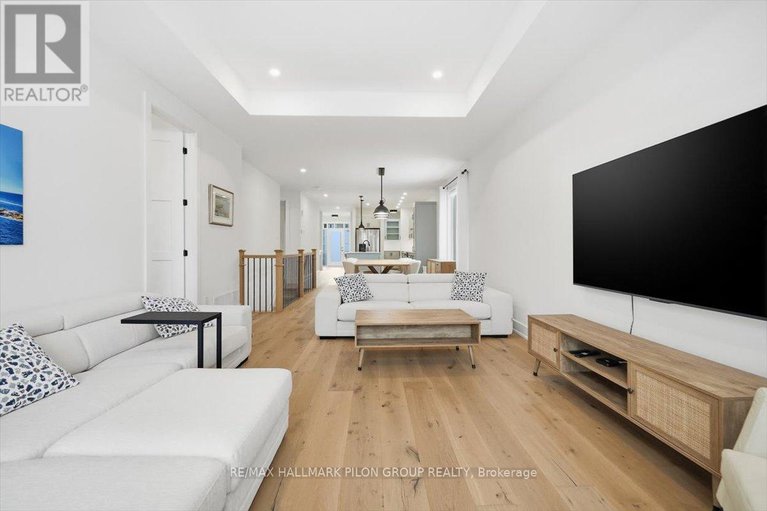 29379151/296-cornice-street/mer-bleuebradley-estatesanderson-park/ottawa/ontario/K1W0R4_10