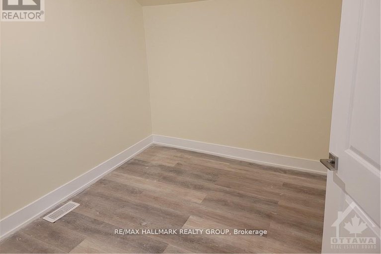 29349956/6434-bank-street/osgoode-twp-north-of-reg-rd-6/ottawa/ontario/K4P1J5_8