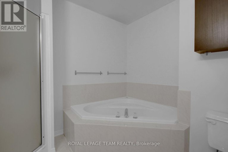 29017566/89-thornbury-crescent/centrepointe/ottawa/ontario/K2G6C4_26