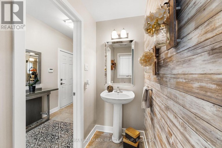 29102611/311-travis-street/mer-bleuebradley-estatesanderson-park/ottawa/ontario/K1W0E5_5