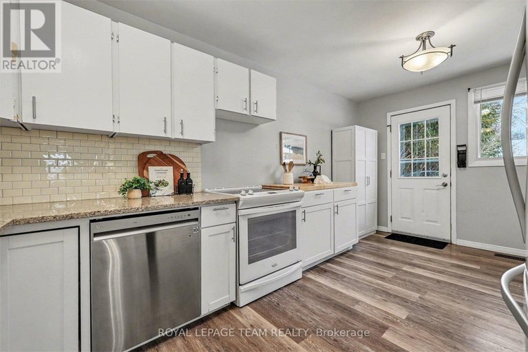 29648627/23-spearman-lane/glencairnhazeldean/ottawa/ontario/K2L1Y6_7