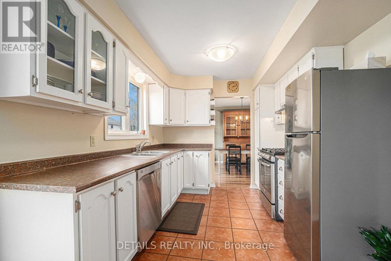 29228353/221-macdougall-street/village-of-russell/russell/ontario/K4R1A5_12