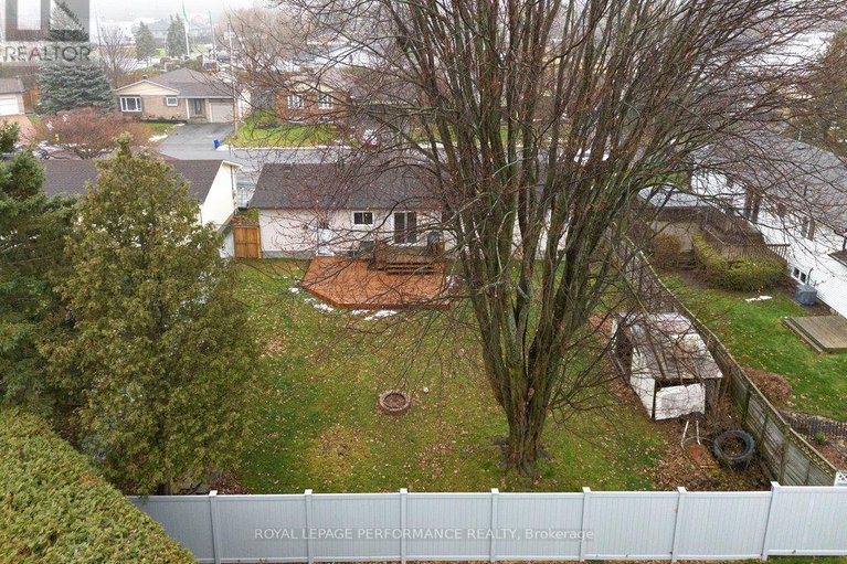 29416128/21-menard-street/embrun/russell/ontario/K0A1W1_45