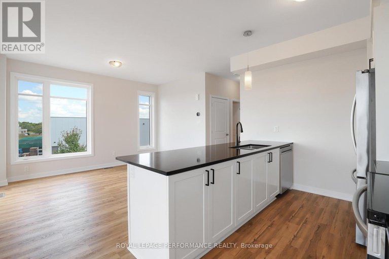 29146990/1220-flycatcher-private/blossom-parkkemp-parkfindlay-creek/ottawa/ontario/K1X0M7_16