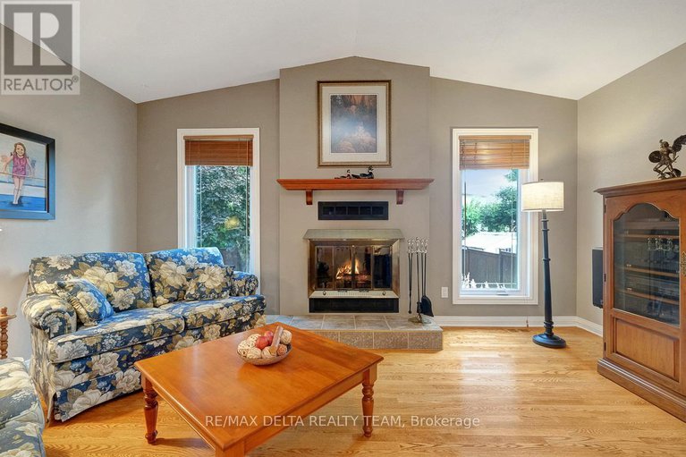 28636834/6383-st-louis-drive/hiawatha-parkconvent-glen/ottawa/ontario/K1C2X9_8