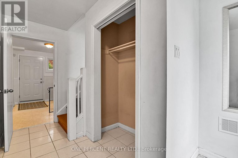 28647610/1244-joyce-crescent/bel-air-heights/ottawa/ontario/K2C2M9_4
