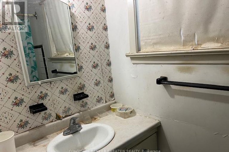 28956687/1274-woodroffe-avenue/kenson-park/ottawa/ontario/K2C2T6_5