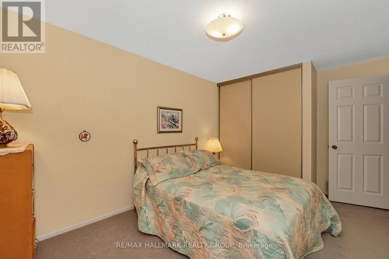 29212913/1835-windflower-way/chapel-hill/ottawa/ontario/K1C5Z8_21
