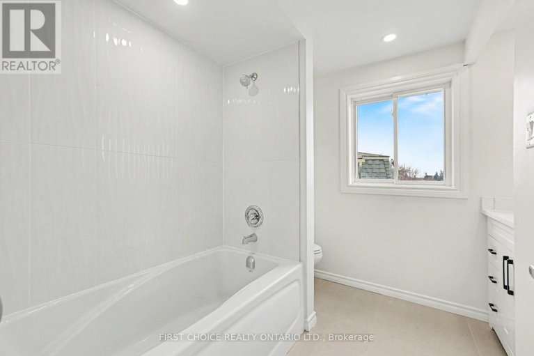 29457498/883-lawnsberry-drive/chatelaine-village/ottawa/ontario/K1E1Y2_17