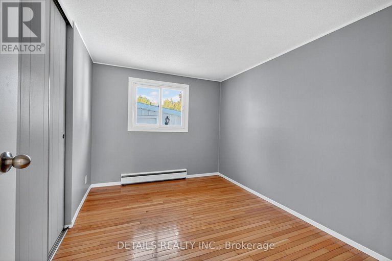 28952010/289-amiens-street/bilberry-creekqueenswood-heights/ottawa/ontario/K1E1N3_14