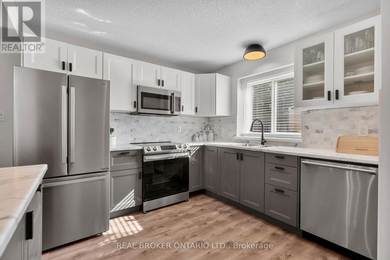 28983719/a-3911-old-richmond-road/arbeatha-park/ottawa/ontario/K2H8T9_5