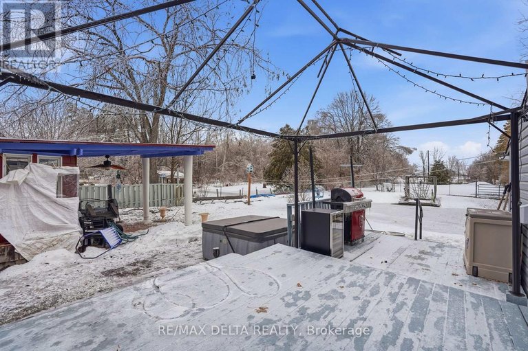 29479728/132-high-street/vankleek-hill/champlain/ontario/K0B1R0_33