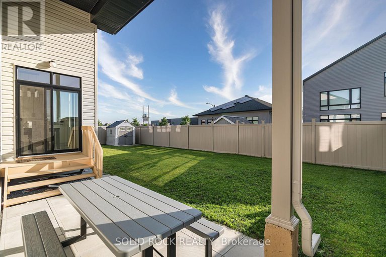 28518234/326-memorial-grove/riverside-southgloucester-glen/ottawa/ontario/K1X0C8_45