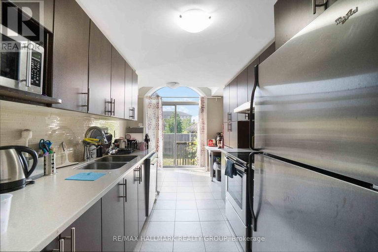 28463809/125-mancini-way/strandherd/ottawa/ontario/K2J5X3_7
