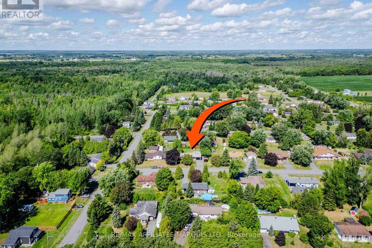 28780617/18223-oak-drive/south-glengarry-charlottenburgh-twp/south-glengarry/ontario/K0C2J0_4