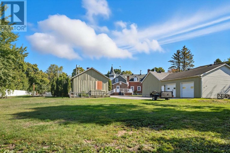 29482695/8-john-street/lorignal/champlain/ontario/K0B1K0_43