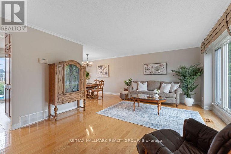 28907576/1570-marcoux-drive/bilberry-creekqueenswood-heights/ottawa/ontario/K1E2J9_10