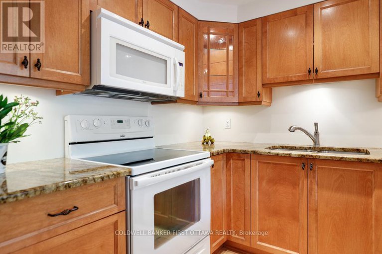 28915900/303-939-north-river-road/overbrook/ottawa/ontario/K1K3V2_12
