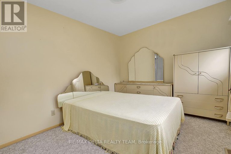 28875879/6096-meadowhill-crescent/chapel-hill/ottawa/ontario/K1C5R8_28